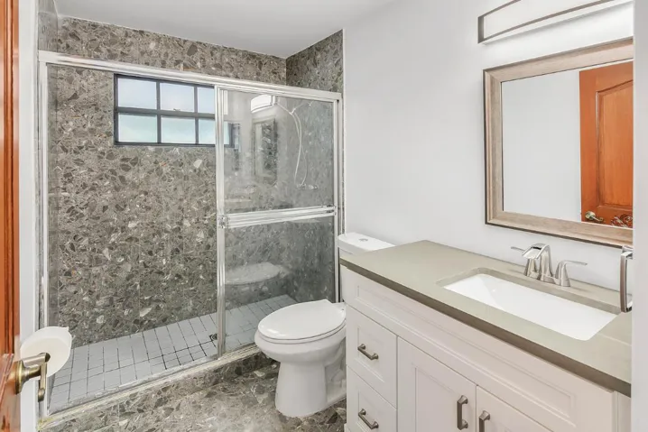 2022 Sunderland Ave Wellington-large-042