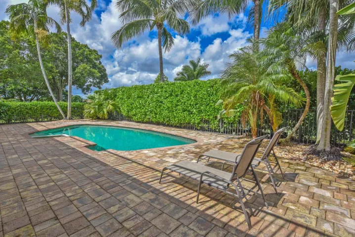 2022 Sunderland Ave Wellington-large-046
