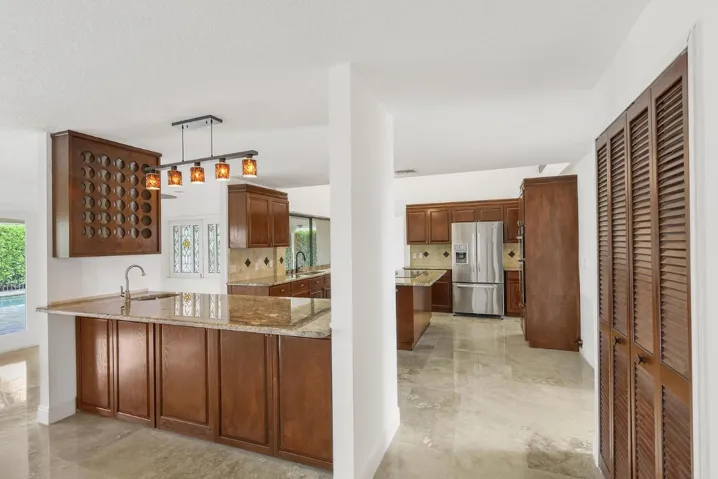 2022 Sunderland Ave Wellington-large-014