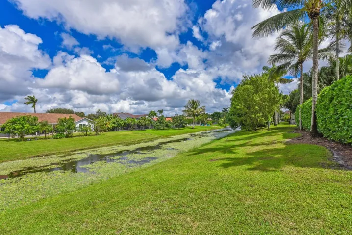 2022 Sunderland Ave Wellington-large-056