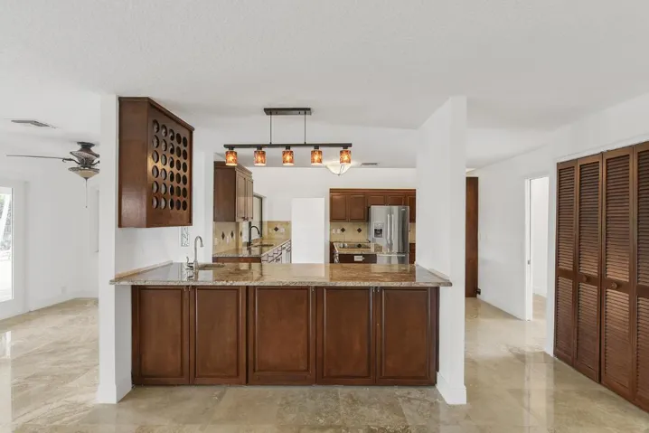 2022 Sunderland Ave Wellington-large-015