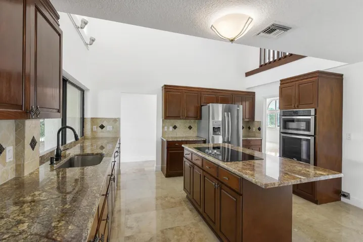 2022 Sunderland Ave Wellington-large-017