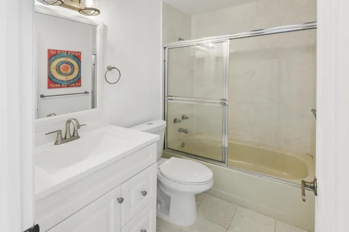 2022 Sunderland Ave Wellington-large-040