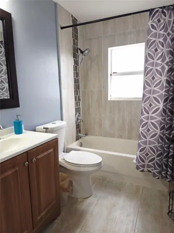 Upstairs 2nd Full Bathroom