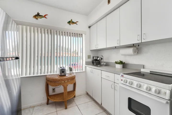 Separate room kitchen area and dinind