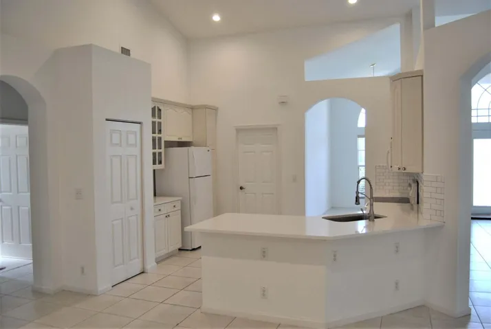 Kitchen with quartz counters