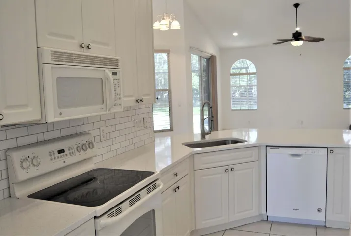 Kitchen with quartz counters