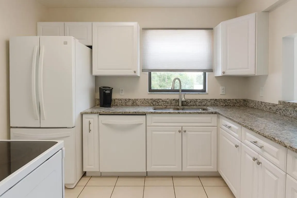 Kitchen (i)