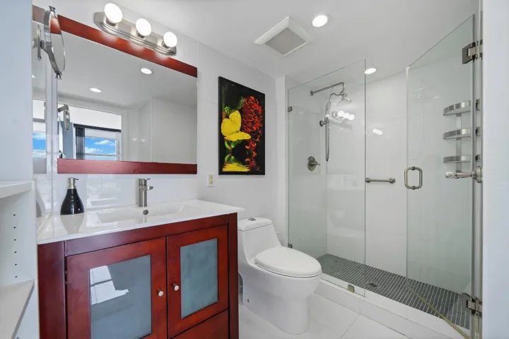 2nd bathroom