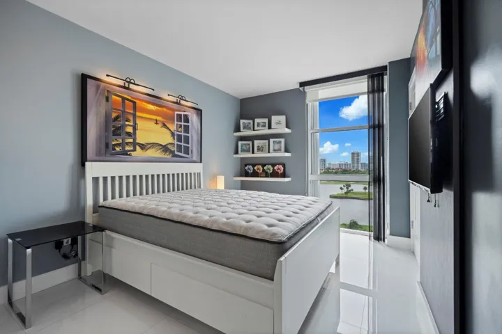 2nd bedroom suite