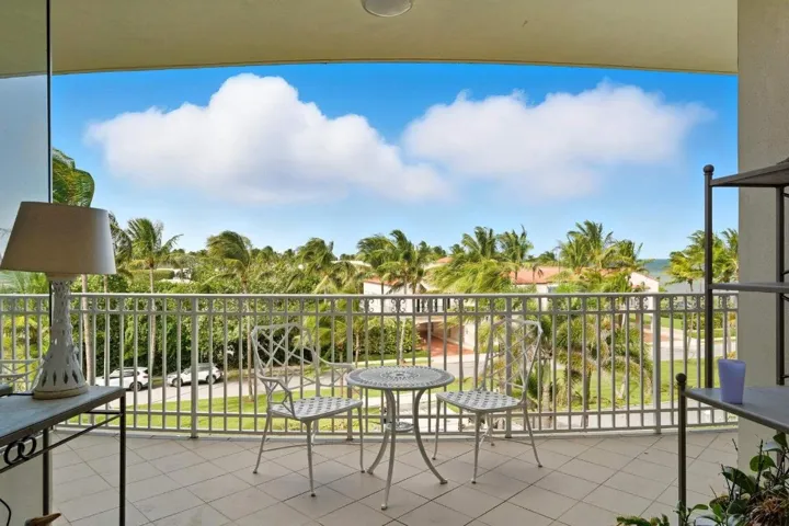 100 Royal Palm Way(2)
