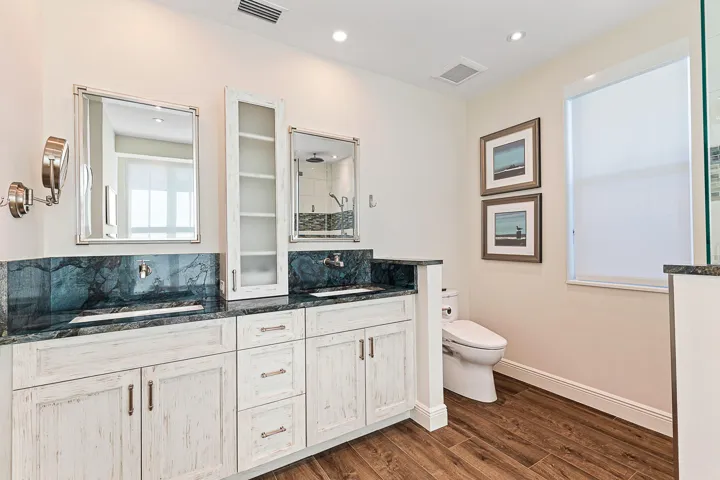Guest Bathroom/Second Floor