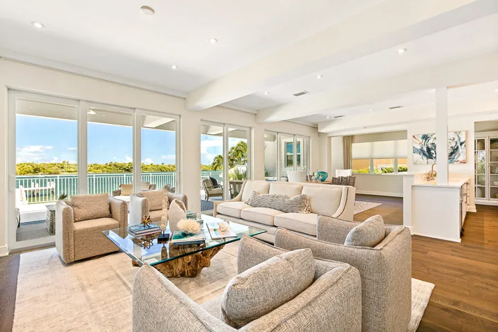 Living Room/Main Level