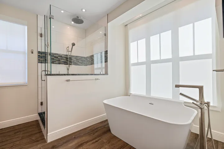 Guest Bathroom/Second Floor