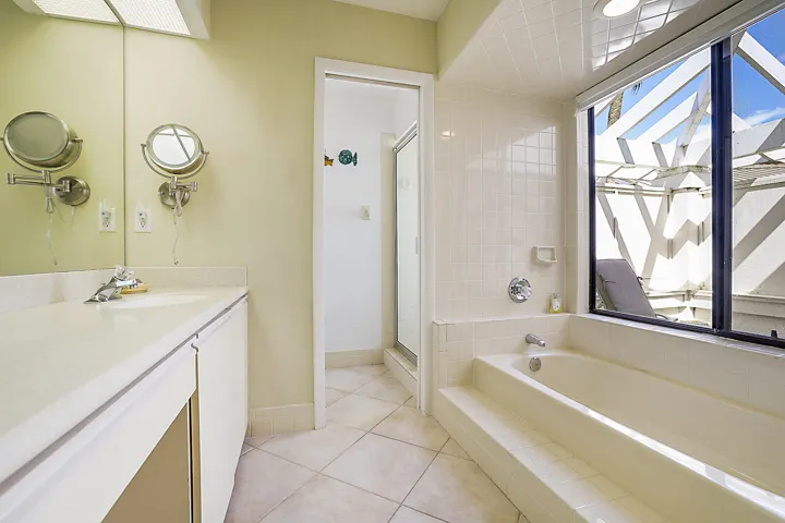 25_5611_SE_Foxcross_Place_25_mls