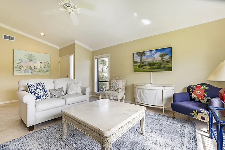 07_5611_SE_Foxcross_Place_7_mls