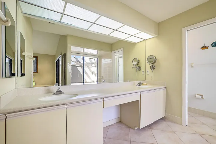 24_5611_SE_Foxcross_Place_24_mls