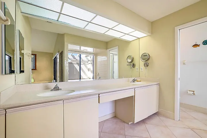 24_5611_SE_Foxcross_Place_24_mls