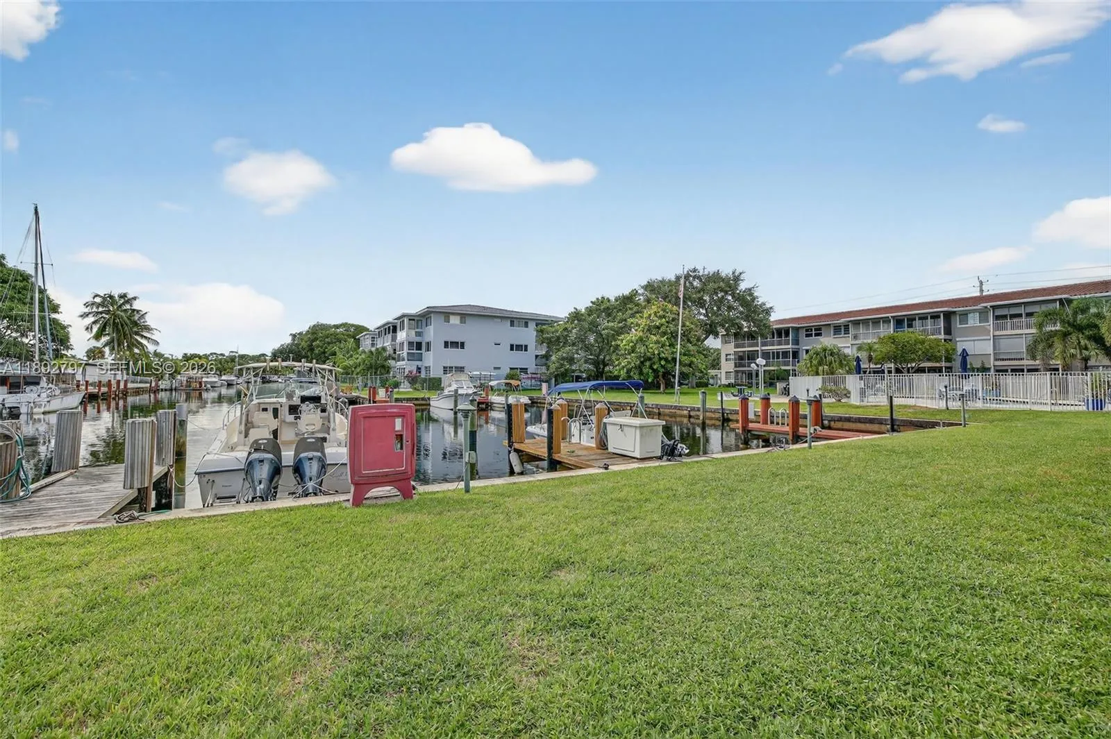 Privately deeded docks. This unit does not have a deeded dock, but Buyer may try to rent a dock from another owner (current owner is renting one about 21 feet and we can discuss)