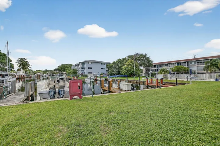 Privately deeded docks. This unit does not have a deeded dock, but Buyer may try to rent a dock from another owner (current owner is renting one about 21 feet and we can discuss)