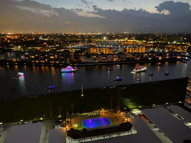 MARINA TOWER CITY NIGHT VIEW