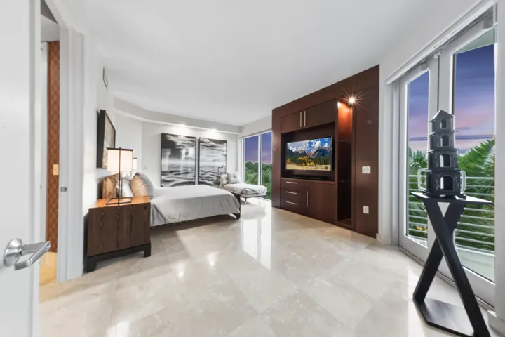 025-016-Primary Bedroom-4000x2667
