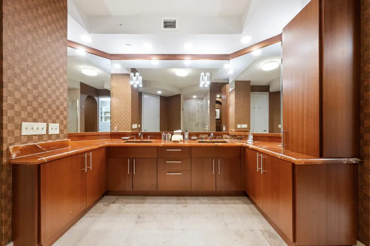 028-029-Primary Bath-4000x2667
