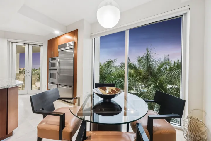 020-019-Breakfast Nook-4000x2667