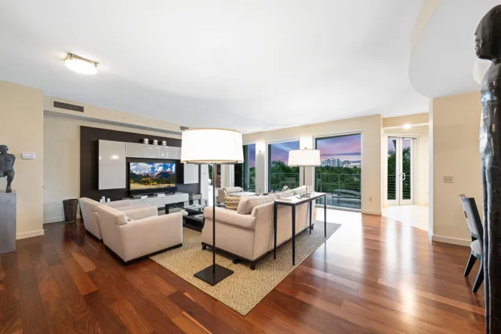 014-037-Living Room-4000x2667