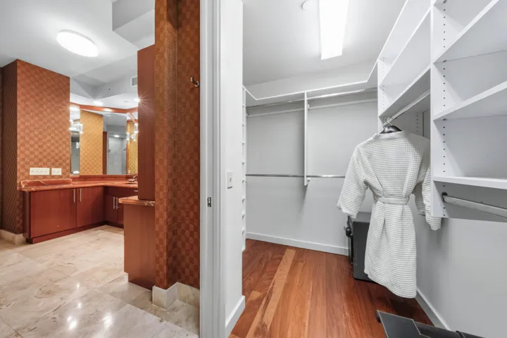 030-026-Primary Closet-4000x2667