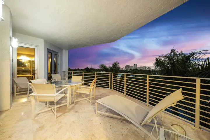 022-033-Balcony-4000x2667