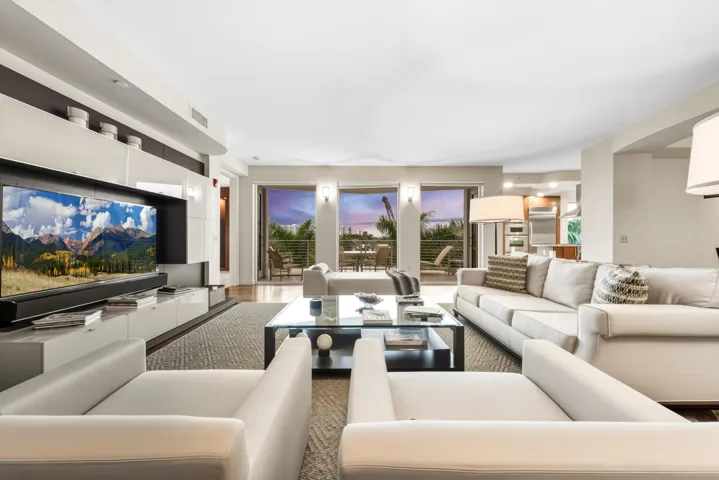 009-011-Living Room-4000x2669