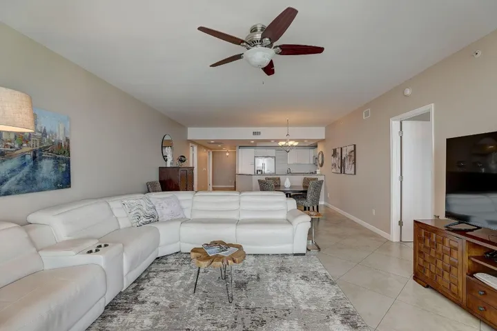 8-web-or-mls-Lake Shore Dr-008