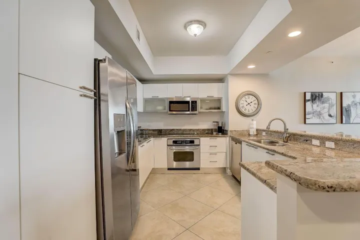 13-web-or-mls-Lake Shore Dr-013
