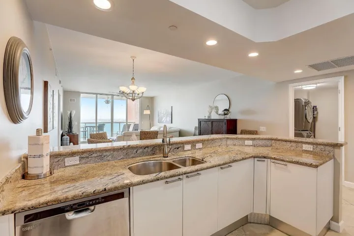 16-web-or-mls-Lake Shore Dr-016