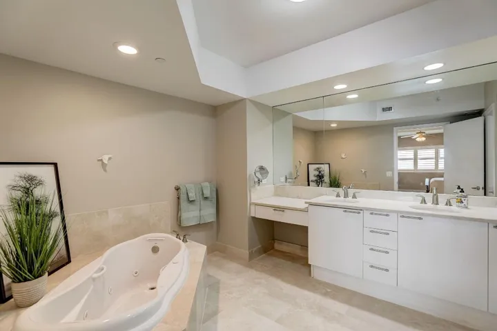 27-web-or-mls-Lake Shore Dr-027