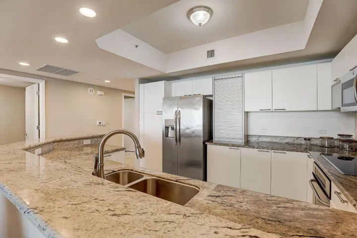 15-web-or-mls-Lake Shore Dr-015
