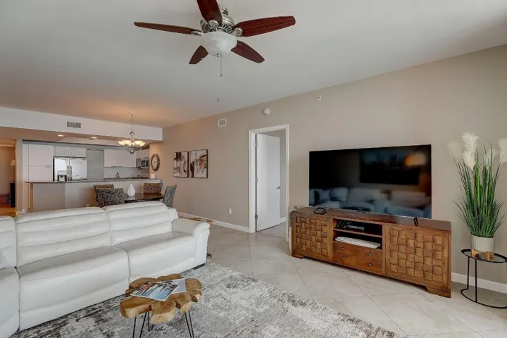 6-web-or-mls-Lake Shore Dr-006