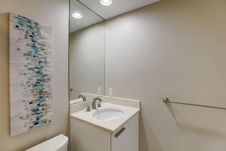 37-web-or-mls-Lake Shore Dr-037