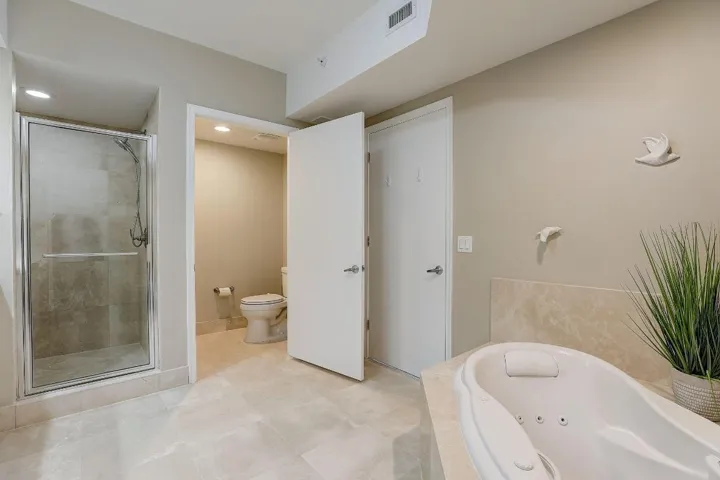29-web-or-mls-Lake Shore Dr-029