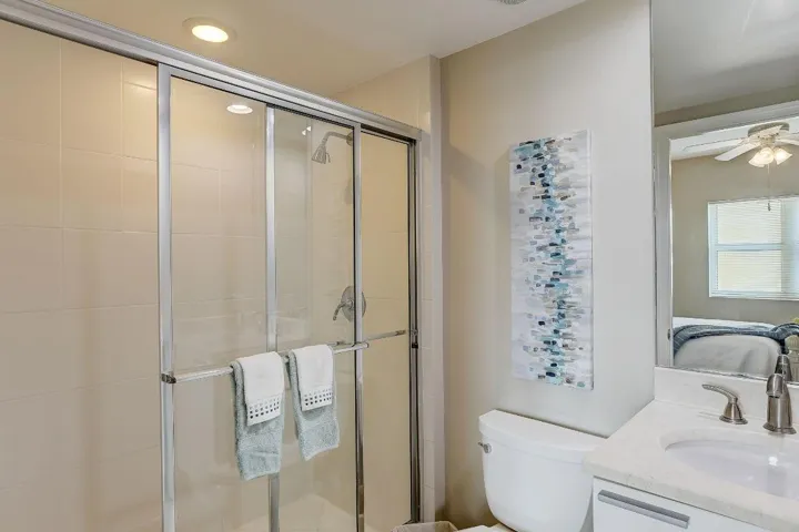 36-web-or-mls-Lake Shore Dr-036