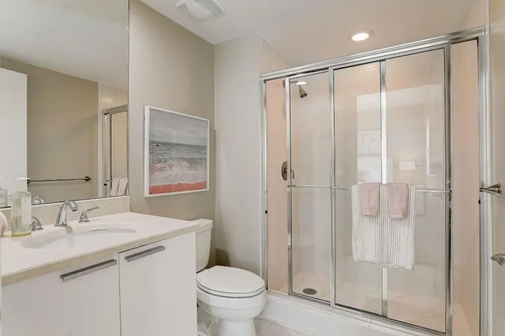 42-web-or-mls-Lake Shore Dr-042