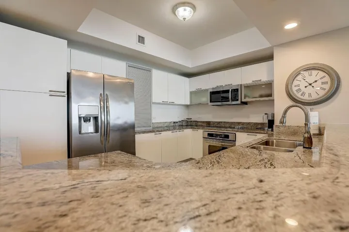 14-web-or-mls-Lake Shore Dr-014