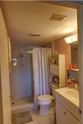 Bath 1 235 Golden River Dr WPB,FL 33411