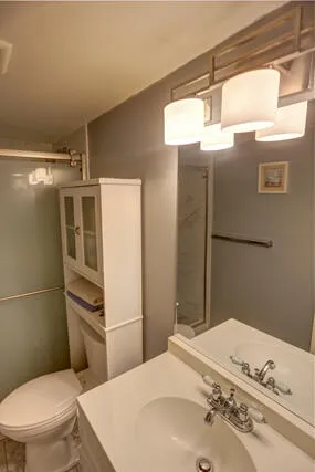 Bath 2 235 Golden River Dr WPB,FL 33411