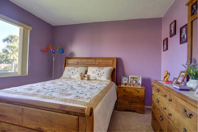 Bed 2 235 Golden River Dr WPB,FL 33411