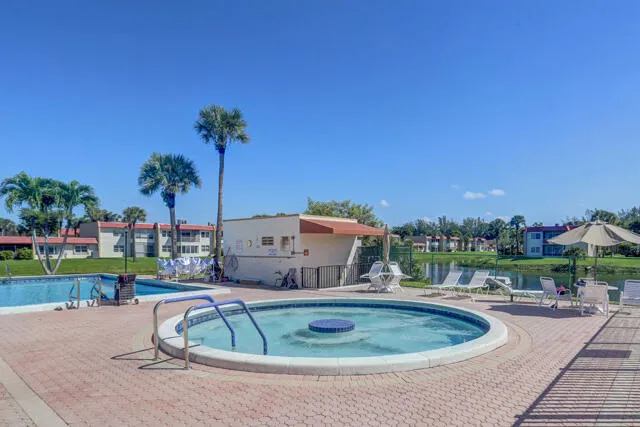 Community spa 235 Golden River Dr WPB,FL