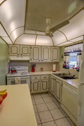 kitchen stove, dish, refrig 235 Golden R
