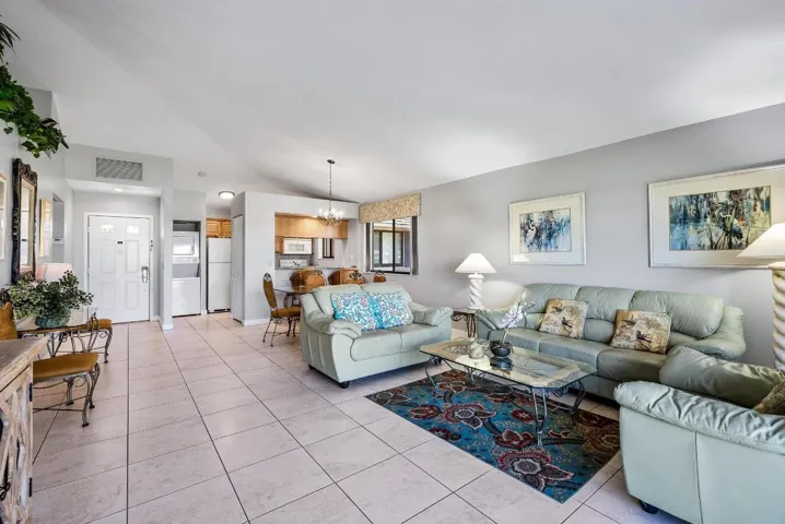 406 Club Dr -13