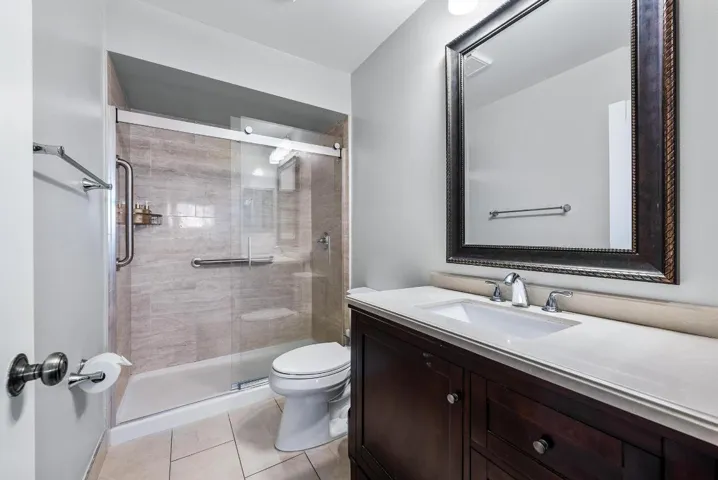 406 Club Dr -4